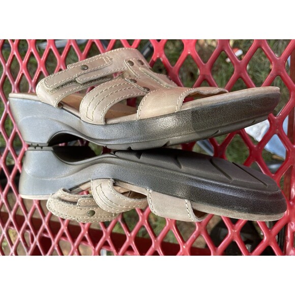 Clarks Unstructured  Comfort Beige Shoes Women’s Slip ons Sandals Size 8.5M - Picture 4 of 8